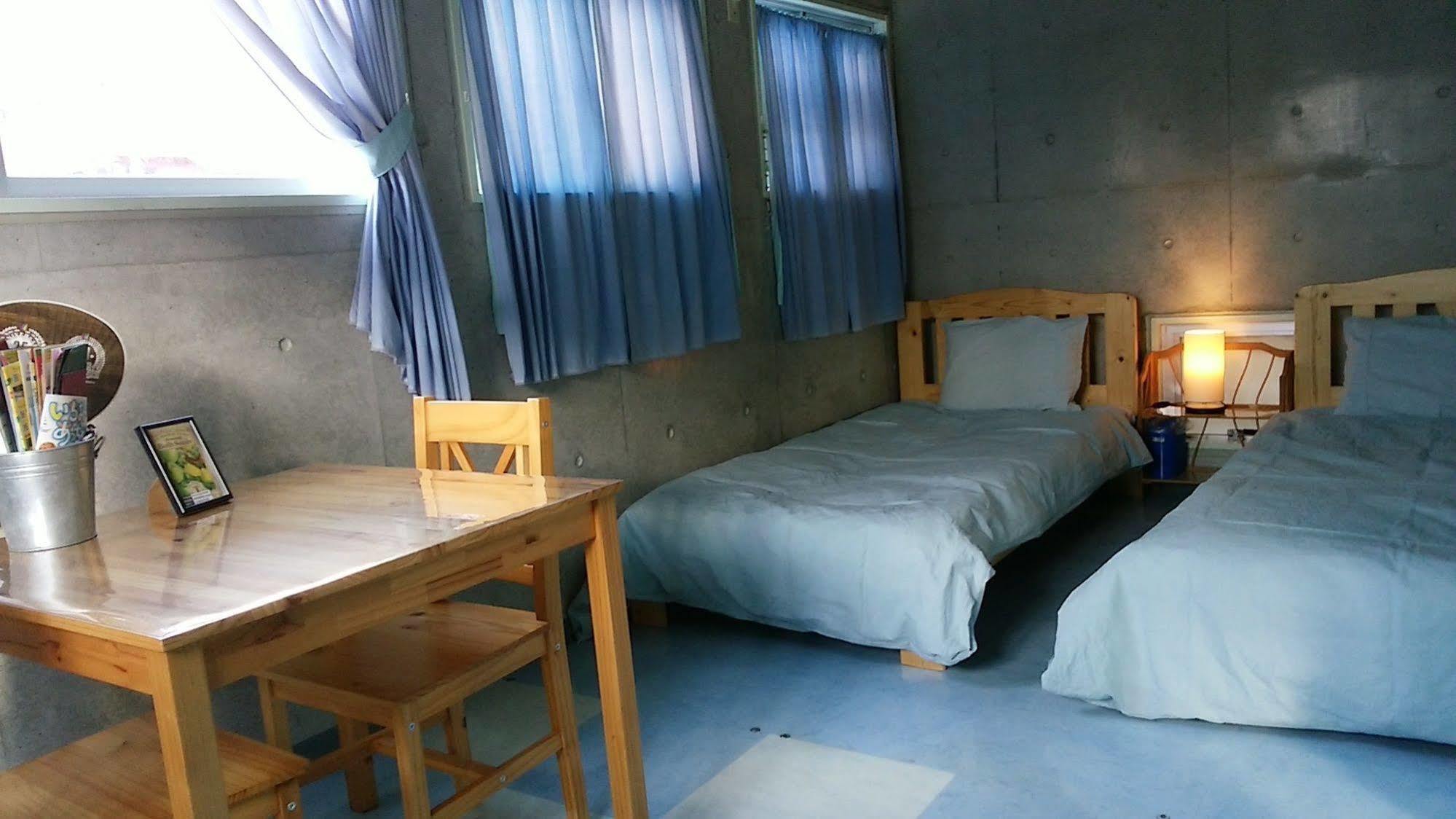 Guesthouse Seaglass Itoman Bagian luar foto